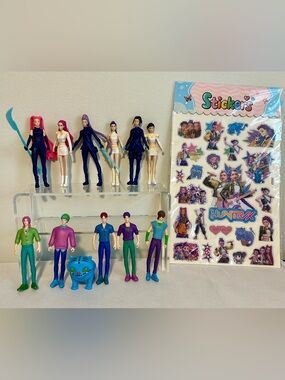 12 K-Pop Demon Hunters Action Figures and Stickers